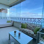 Apartment My White House *