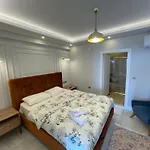 My White House Apartment *