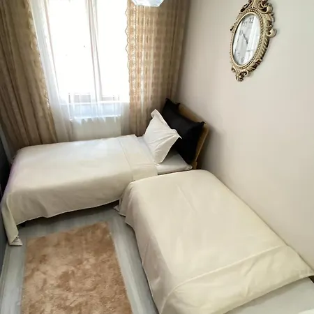 Apartment My White House *