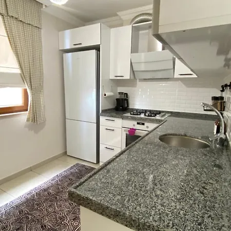 Apartment My White House *